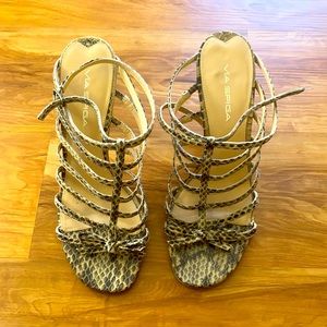 Sneakprint via spica heels